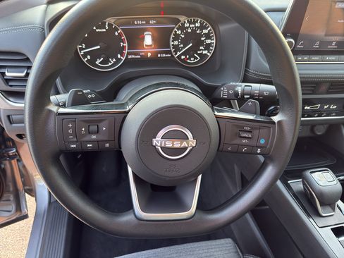 Used 2023 Nissan Rogue SV AWD/4WD image 16