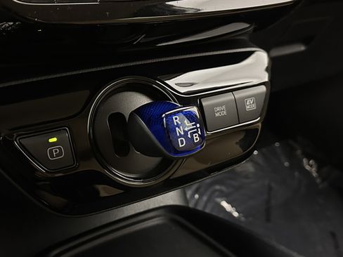 Used 2022 Toyota Prius LE image 14