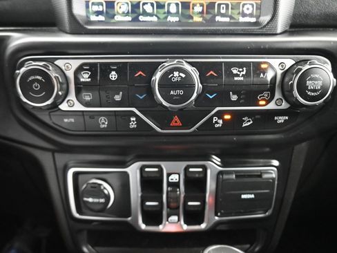 Used 2020 Jeep Wrangler Unlimited Sahara AWD/4WD image 20