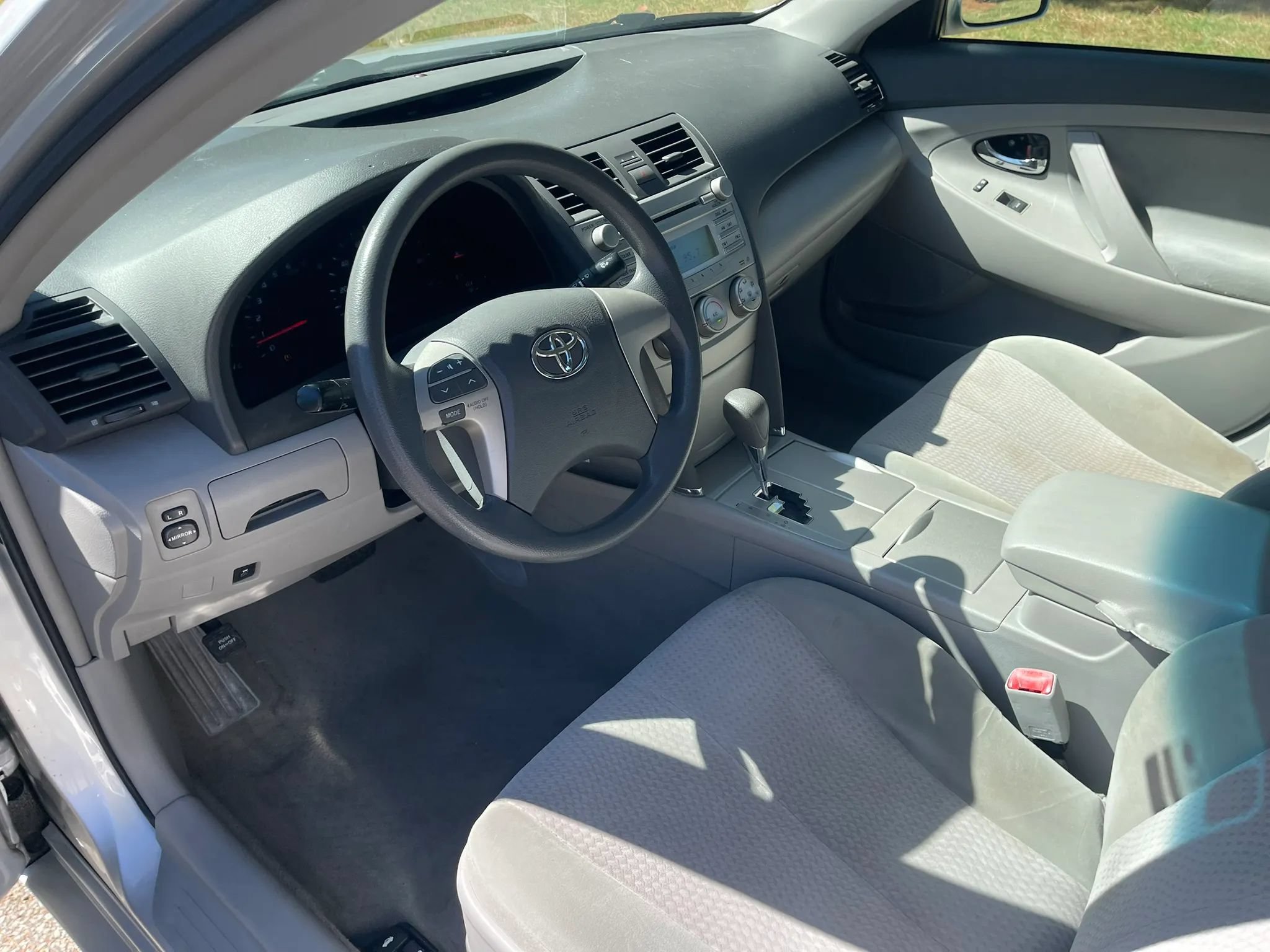 Used 2010 Toyota Camry LE FWD image 11