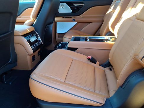 Certified 2024 Lincoln Aviator Black Label w/ Jet Package image 18