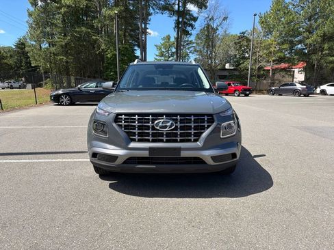 Used 2025 Hyundai Venue SEL FWD image 3