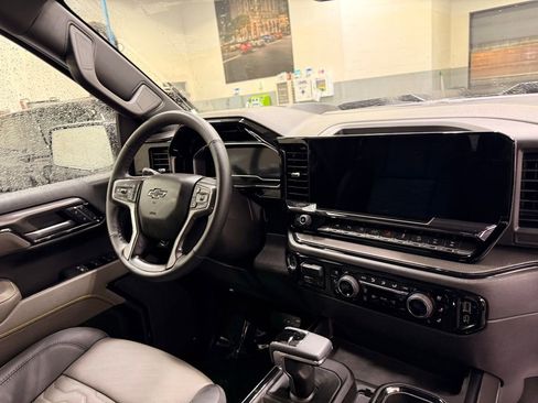 Used 2025 Chevrolet Silverado 1500 ZR2 w/ Technology Package image 31