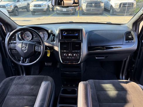 Used 2016 Dodge Grand Caravan SE FWD image 20