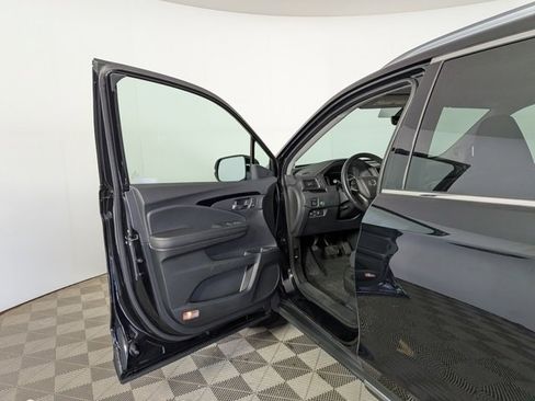 Used 2021 Honda Pilot Touring image 13