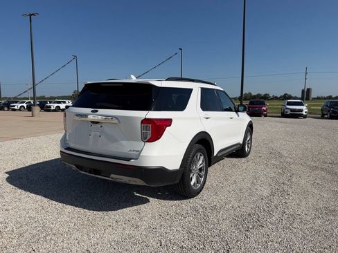 Used 2023 Ford Explorer XLT w/ Equipment Group 202A AWD/4WD image 3