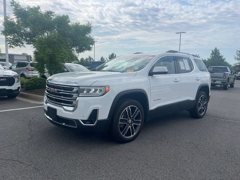 Used 2023 GMC Acadia SLT w/ Technology Package FWD image 3