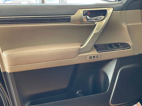 Used 2020 Lexus GX 460 Premium w/ Premium Package image 16