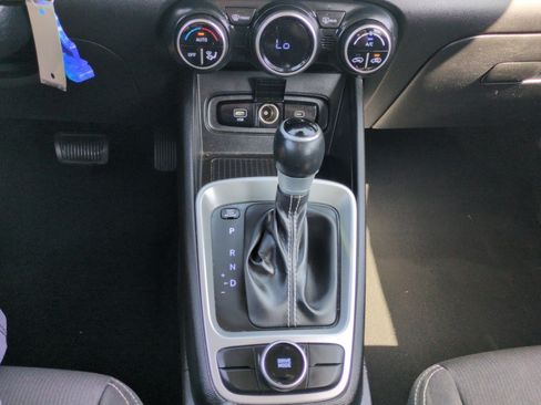 Used 2023 Hyundai Venue SEL FWD image 22