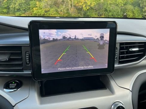 Used 2021 Ford Explorer XLT w/ Equipment Group 202A image 22