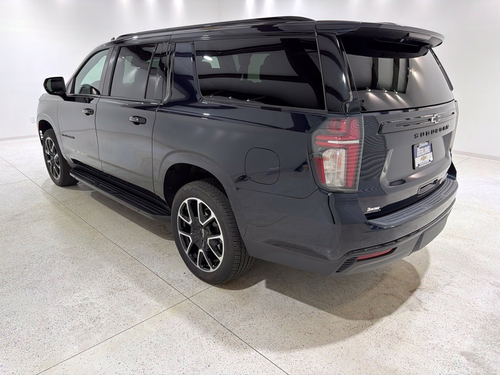 Used 2023 Chevrolet Suburban RST RWD image 3