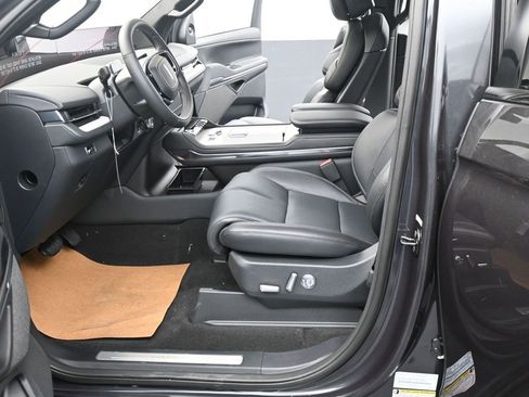 New 2025 Lincoln Navigator L Reserve w/ Jet Appearance Package image 8