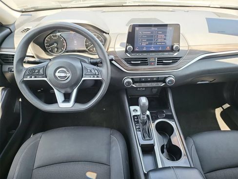 Used 2024 Nissan Altima 2.5 SV FWD image 12