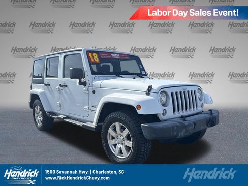 Used 2018 Jeep Wrangler Unlimited Sahara w/ Max Tow Package AWD/4WD image 1