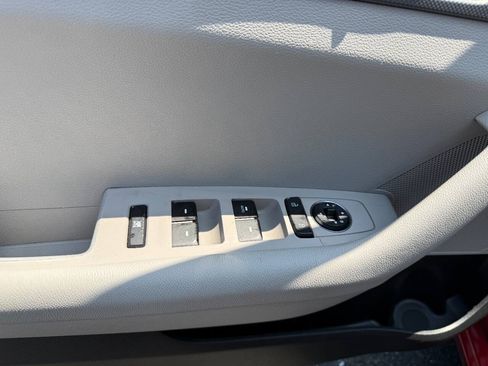 Used 2016 Hyundai Sonata SE FWD image 17