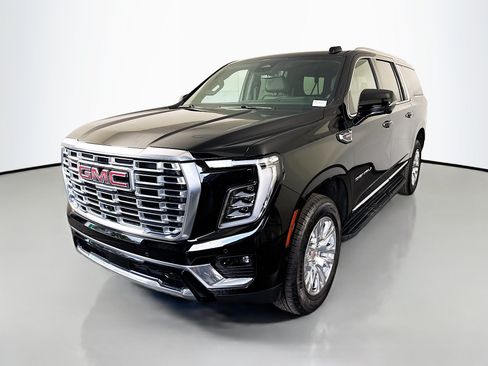 Used 2025 GMC Yukon XL Denali RWD image 4