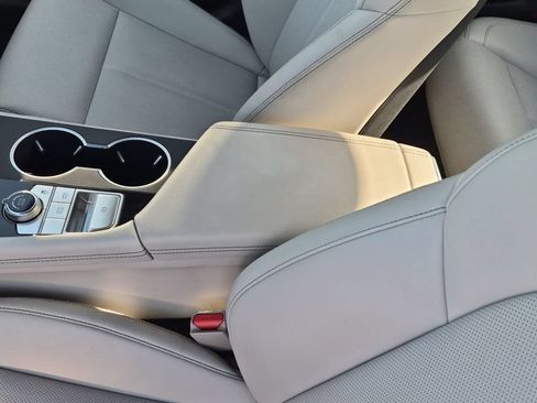 Used 2025 Genesis G70 2.5T RWD image 21