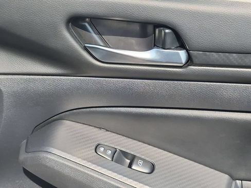 Used 2025 Nissan Altima 2.5 SV FWD image 33