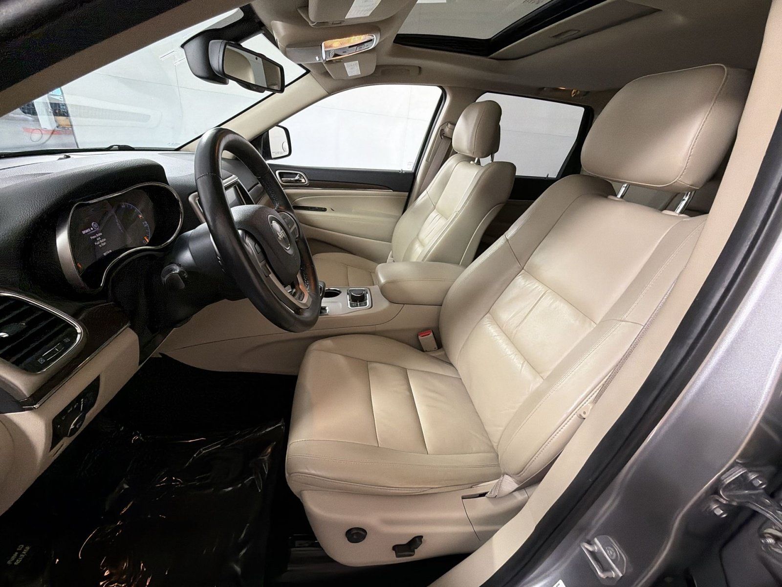 Used 2015 Jeep Grand Cherokee Limited AWD/4WD image 13
