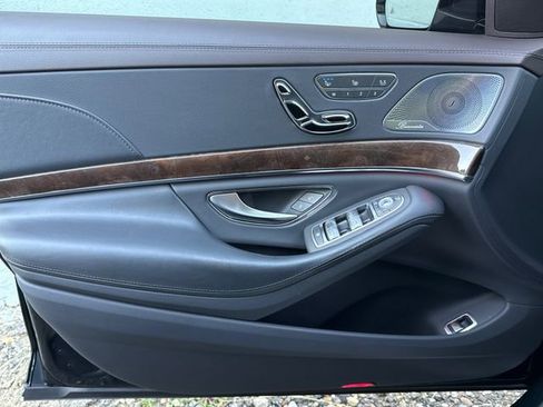 Used 2019 Mercedes-Benz S 560 4MATIC Sedan w/ AMG Line Exterior image 22