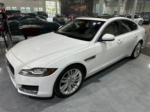 Used 2017 Jaguar XF Prestige RWD image 10