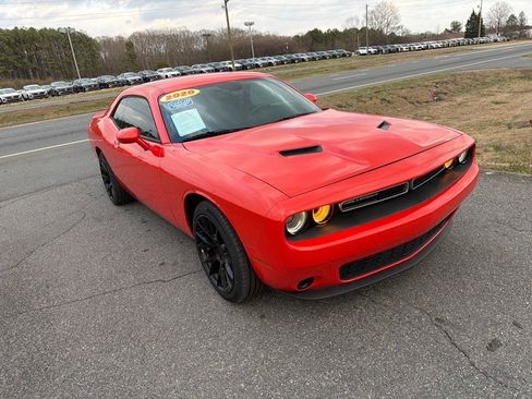 Used 2020 Dodge Challenger SXT image 5