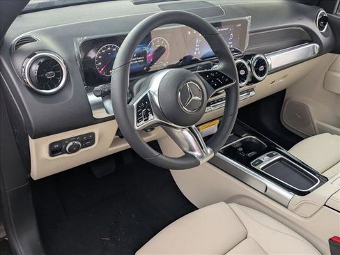 Used 2026 Mercedes-Benz GLB 250 image 3