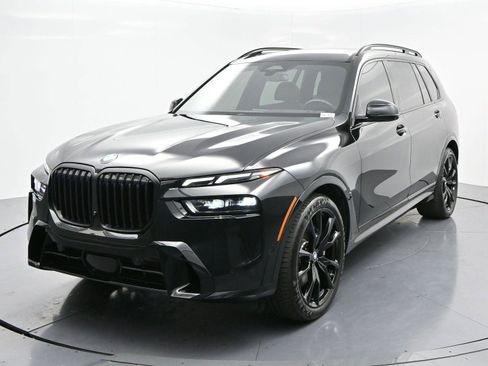 Used 2024 BMW X7 xDrive40i w/ M Sport Package image 3