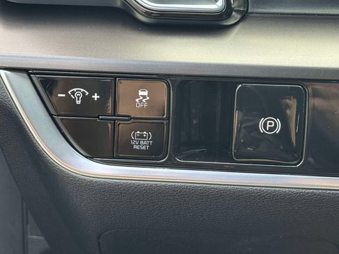 Used 2025 Kia Sportage EX AWD/4WD image 18