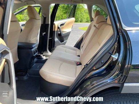 Used 2025 Toyota RAV4 LE AWD/4WD image 31