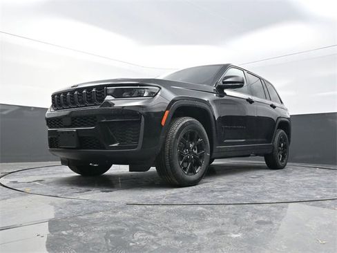 New 2026 Jeep Grand Cherokee Altitude image 19
