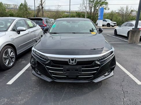 Used 2021 Honda Accord Touring image 2