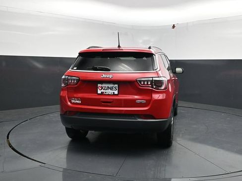Used 2024 Jeep Compass Latitude AWD/4WD image 7