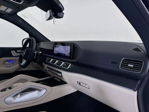 New 2026 Mercedes-Benz GLS 580 4MATIC image 33