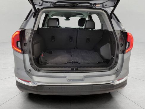 Used 2024 GMC Terrain SLT image 16