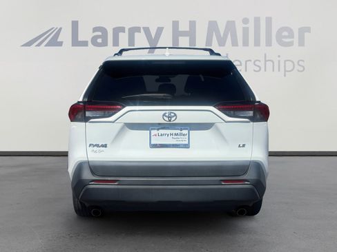 Used 2020 Toyota RAV4 LE w/ Carpet Mat Package FWD image 4
