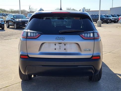Used 2020 Jeep Cherokee Latitude Plus image 21