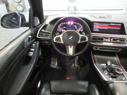 Used 2020 BMW X7 M50i image 32