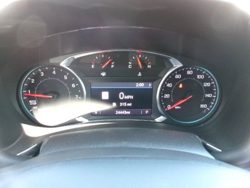 Used 2024 Chevrolet Equinox Premier image 25