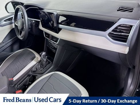 Used 2025 Volkswagen Taos SE AWD/4WD image 34
