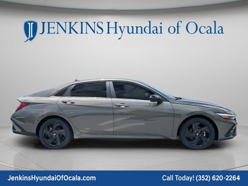 New 2026 Hyundai Elantra SEL Sport Premium FWD image 2