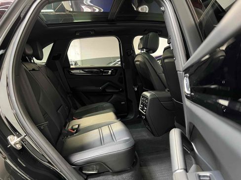 Used 2019 Porsche Cayenne S image 34