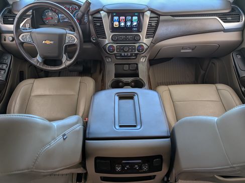 Used 2018 Chevrolet Suburban LT w/ LT Signature Package RWD image 24