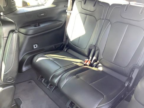 Certified 2024 Jeep Grand Cherokee L Limited w/ Luxury Tech Group II AWD/4WD image 8