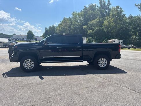 Used 2025 Chevrolet Silverado 3500 High Country w/ Technology Package AWD/4WD image 8