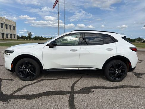 Used 2022 Buick Envision Essence w/ Sport Touring Package FWD image 2