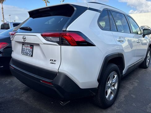 Used 2020 Toyota RAV4 XLE w/ XLE Grade Weather Package AWD/4WD image 5