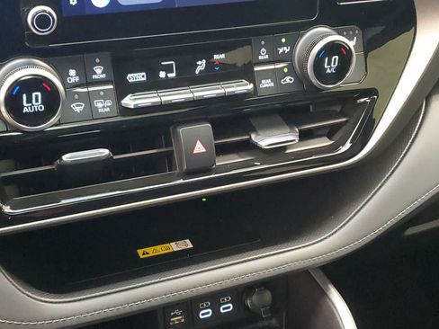 Used 2023 Toyota Highlander XLE FWD image 31