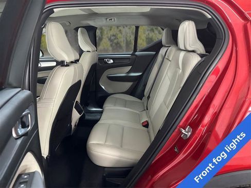 Used 2021 Volvo XC40 T5 Momentum image 10