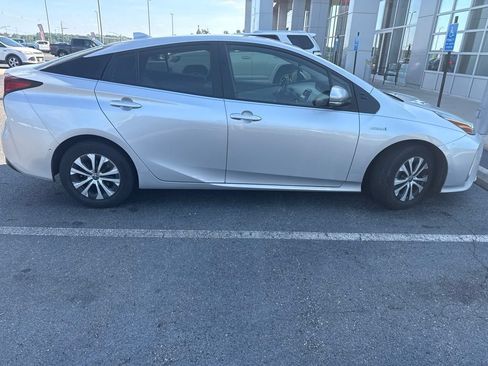 Certified 2021 Toyota Prius XLE AWD/4WD image 2